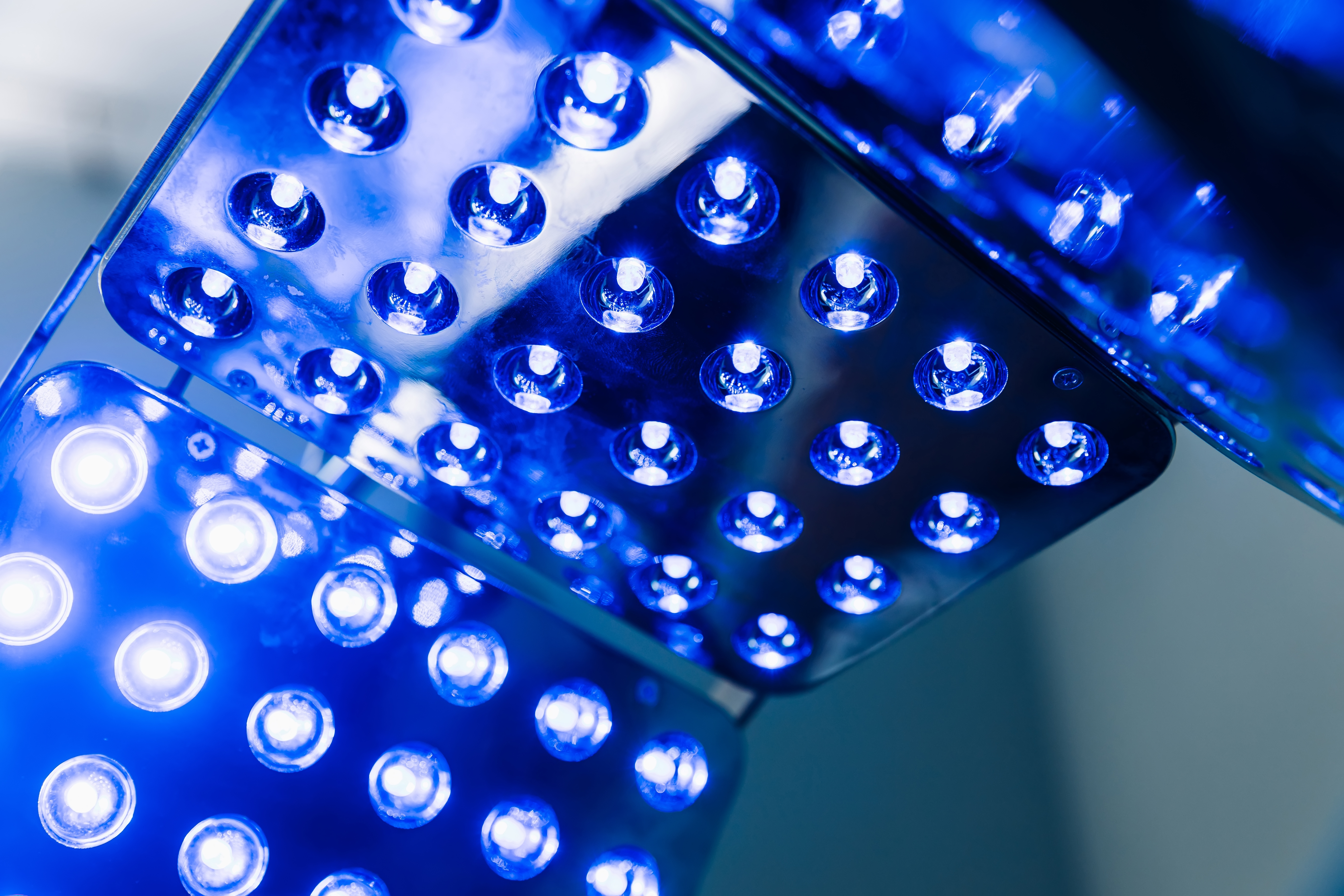 オフィスや施設の衛生環境を守る光媒体抗菌コーティングサービス